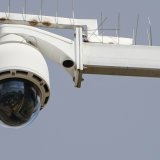 La création d'une Loi cantonale sur la vidéosurveillance doit compléter les Réglements communaux en la matière (photo d'illustration). KEYSTONE/DPA/UWE ANSPACH